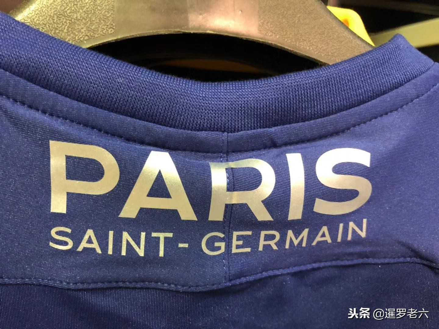 的年轻球